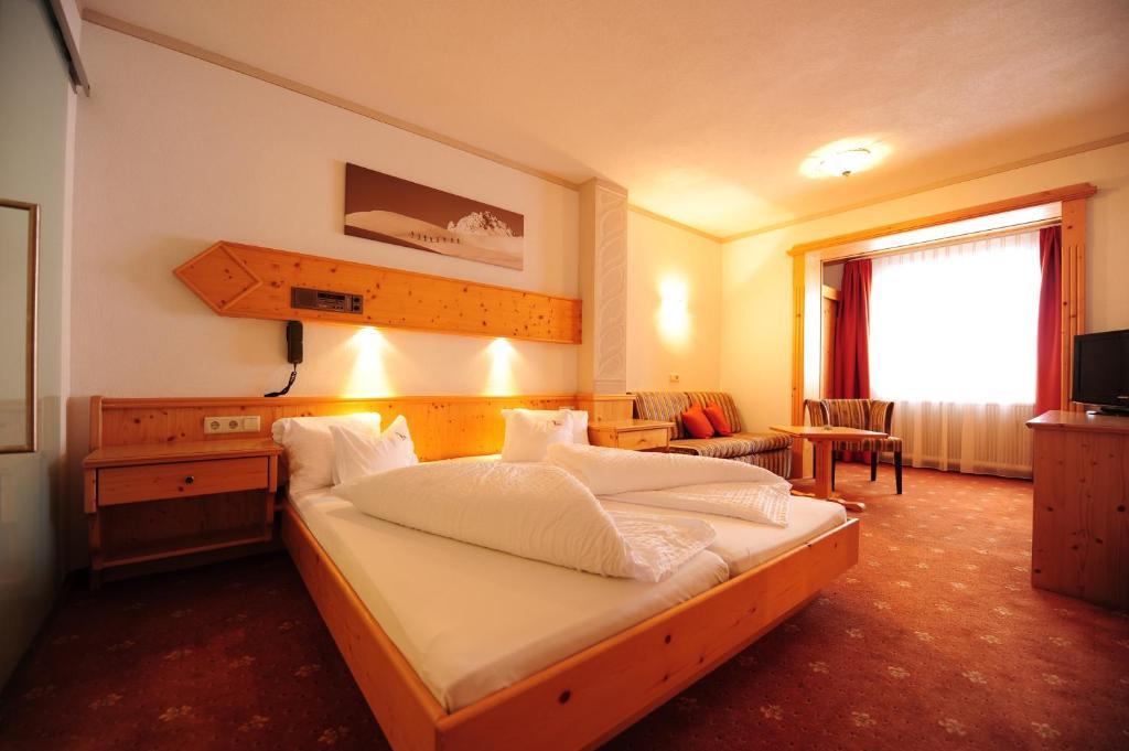 Hotel Toni Galtuer Exterior photo
