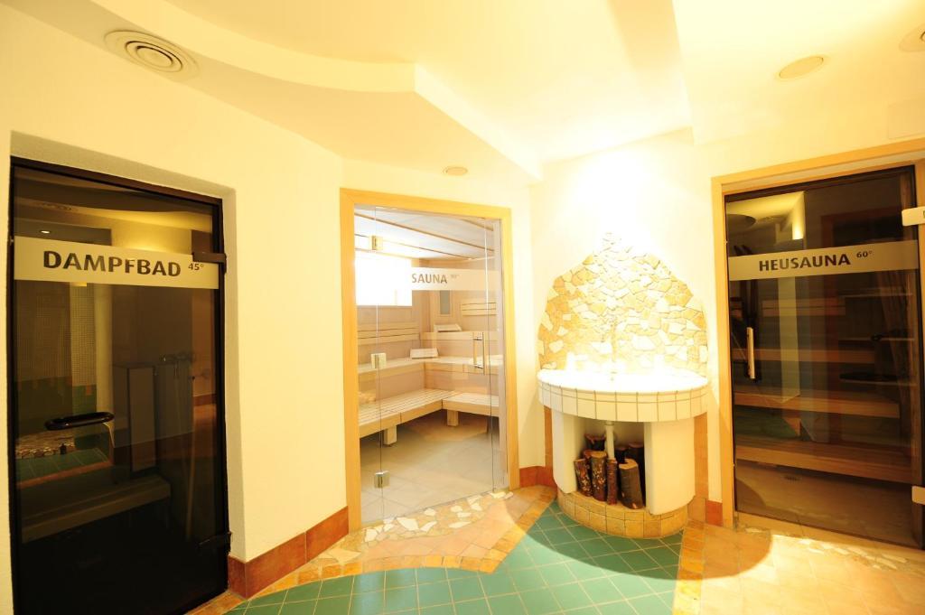 Hotel Toni Galtuer Exterior photo