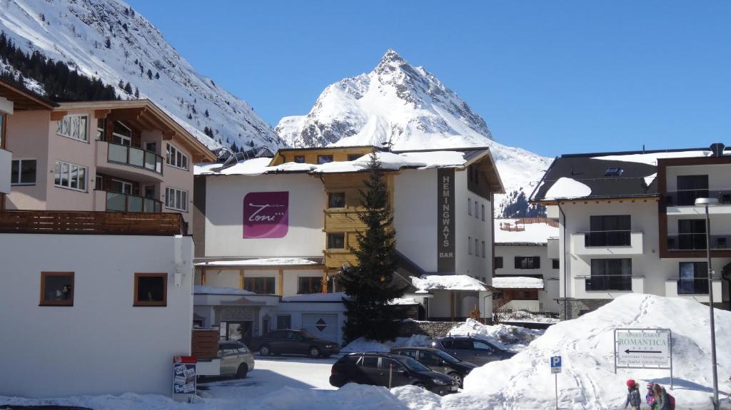 Hotel Toni Galtuer Exterior photo