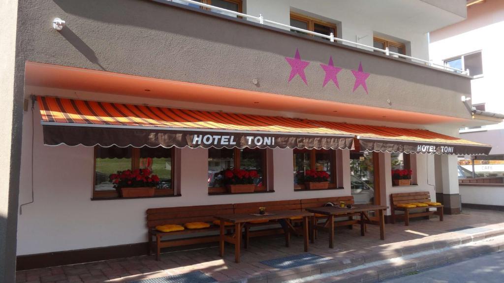 Hotel Toni Galtuer Exterior photo